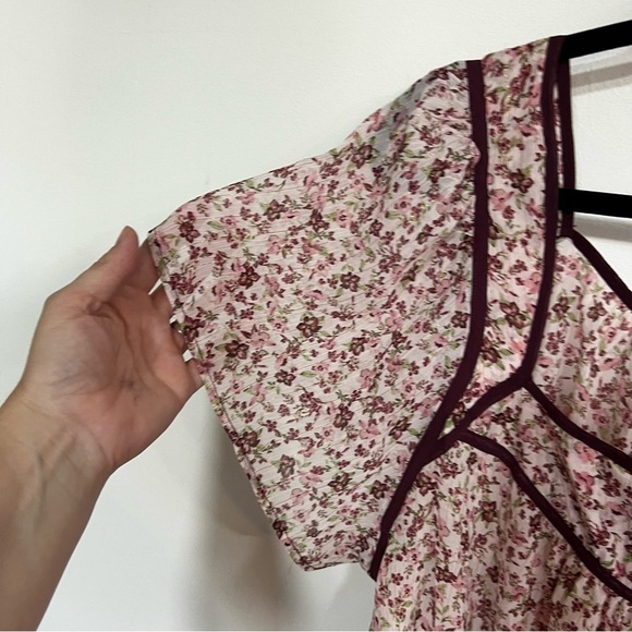 Torrid Crinkle Chiffon Flutter Sleeve Top - Picture 6 of 14